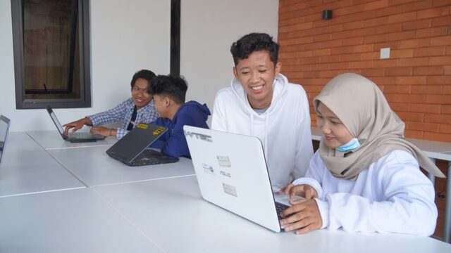 Promosi Produk Digital Siswa Jurusan Bisnis Daring Pemasaran