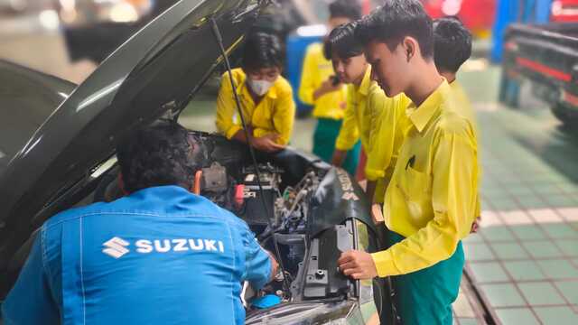 Dari SMK TKR ke Bengkel Profesional Perjalanan Karier Siswa